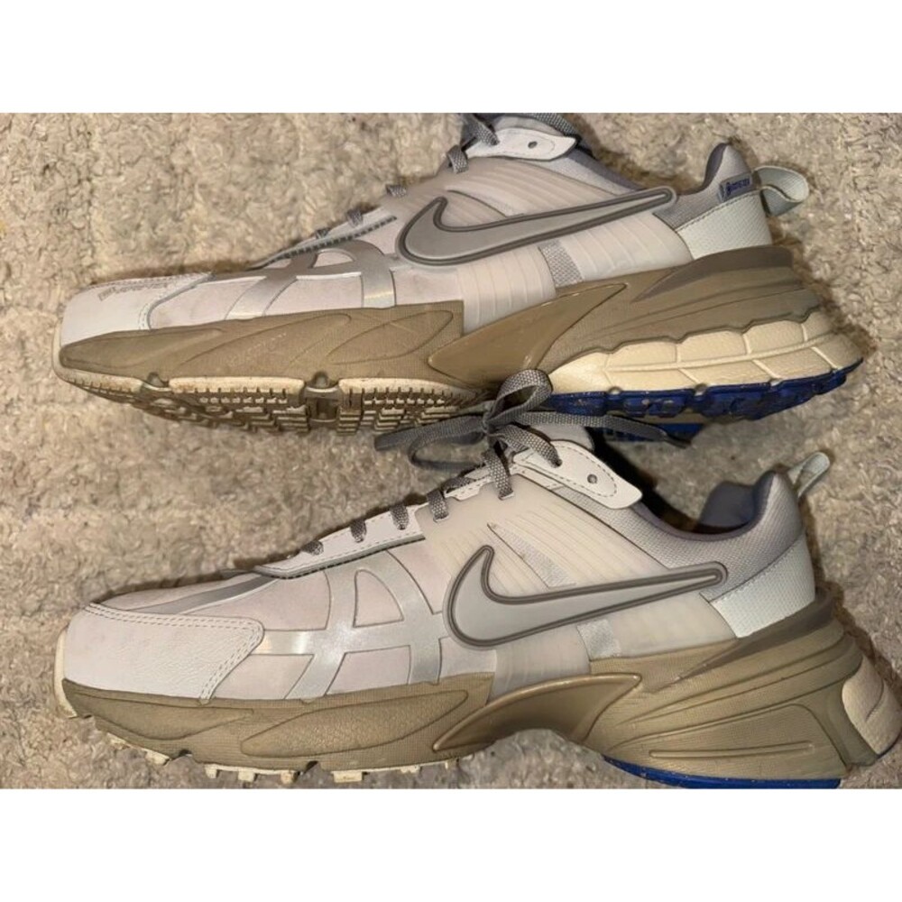 Women’s Nike V2K Run Gore-Tex Sneakers-Size 11